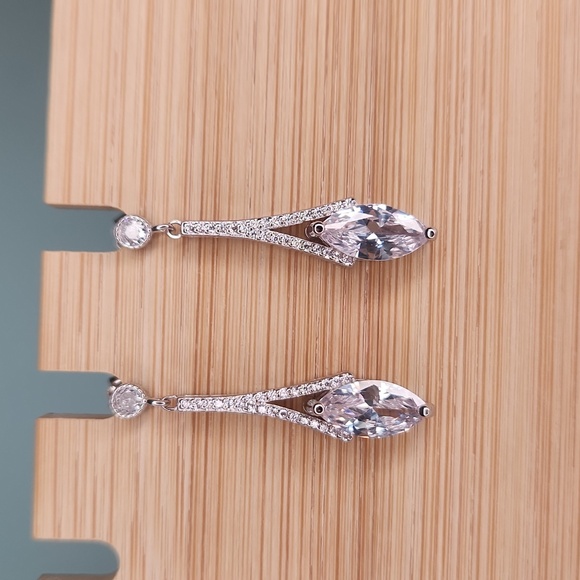 Ryze Jewelry - NWT Ryze White Frost Cubic Zirconia .925 Sterling Silver Dangle Earrings